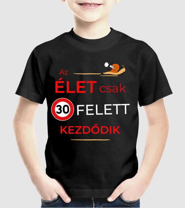  minta fekete pólón