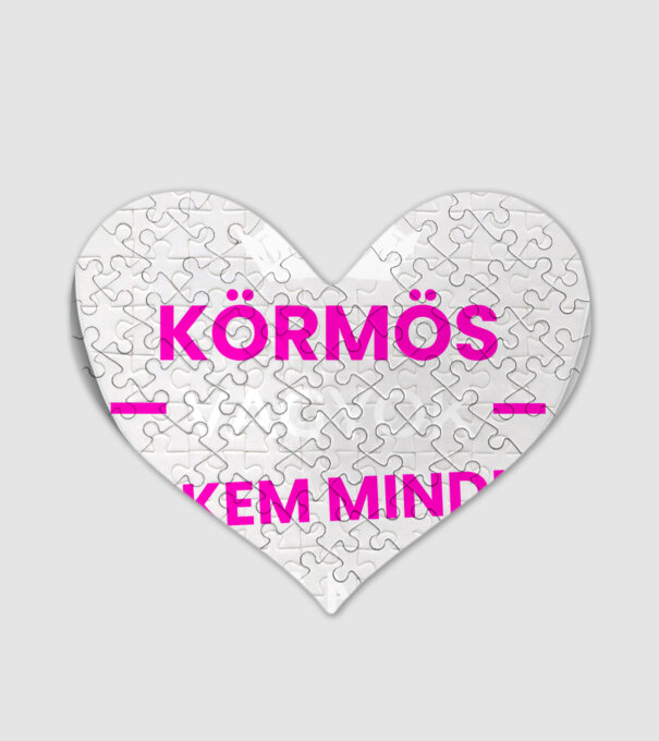  minta fehér pólón